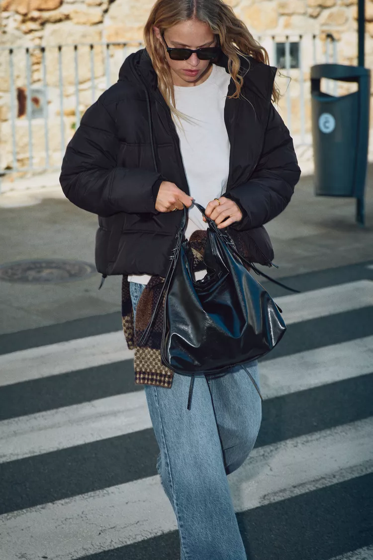 ANORAK REMBOURRÉ ET COURT IMPERMÉABLE ET COUPE VENT