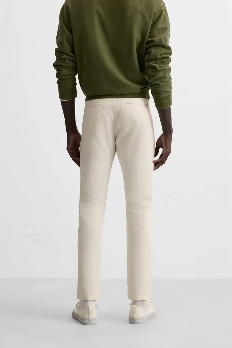 Pantalón chino de corte ajustado